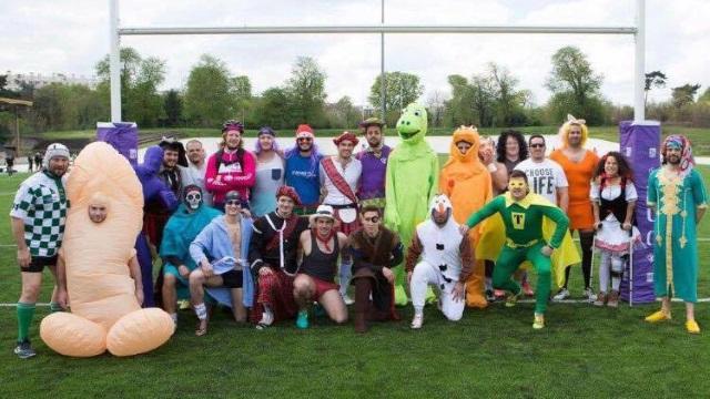 Rugby Amateur : pour le dernier match de la saison, le PUC s'échauffe... avec des déguisements !