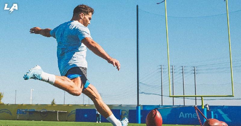 VIDEO. En mode NFL, Antoine Dupont séduit les stars des Los Angeles Chargers avec ses skills