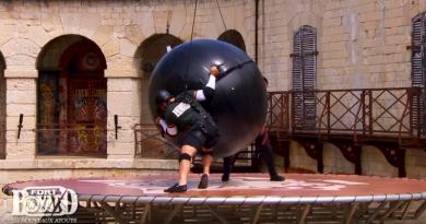 VIDEO. INSOLITE. Yoann Huget domine Big Boo avant d'être terrassé par les cafards de Fort Boyard