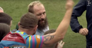 RUGBY. VIDEO. Scène surréaliste en Premiership, Joe Marler ''fête'' son carton jaune avec les supporters