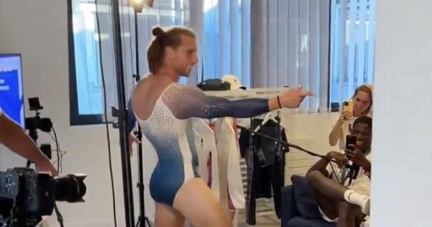 VIDEO. Après l'or olympique avec France 7, Stephen Parez enfile la tenue des gymnastes !