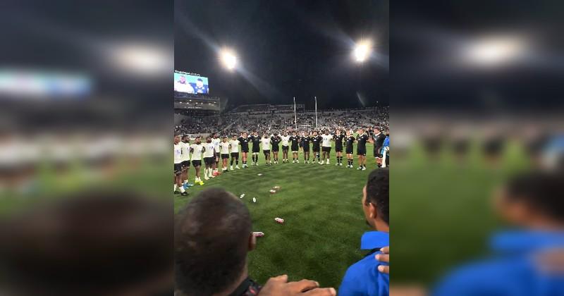 VIDEO. Une leçon de respect : All Blacks et Fidjiens réunis dans une cérémonie de partage